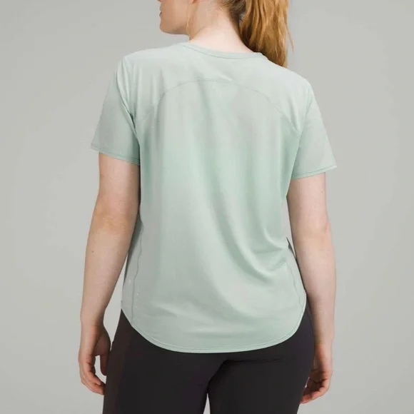 Lululemon Size 8 High-Neck Running and Training T-Shirt
Silver Blue Light Green - Picture 2 of 13